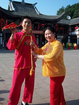 闹春莲萧舞起来 第01集